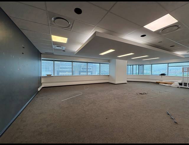 950M² OFFICE TO LET IN FORESHORE